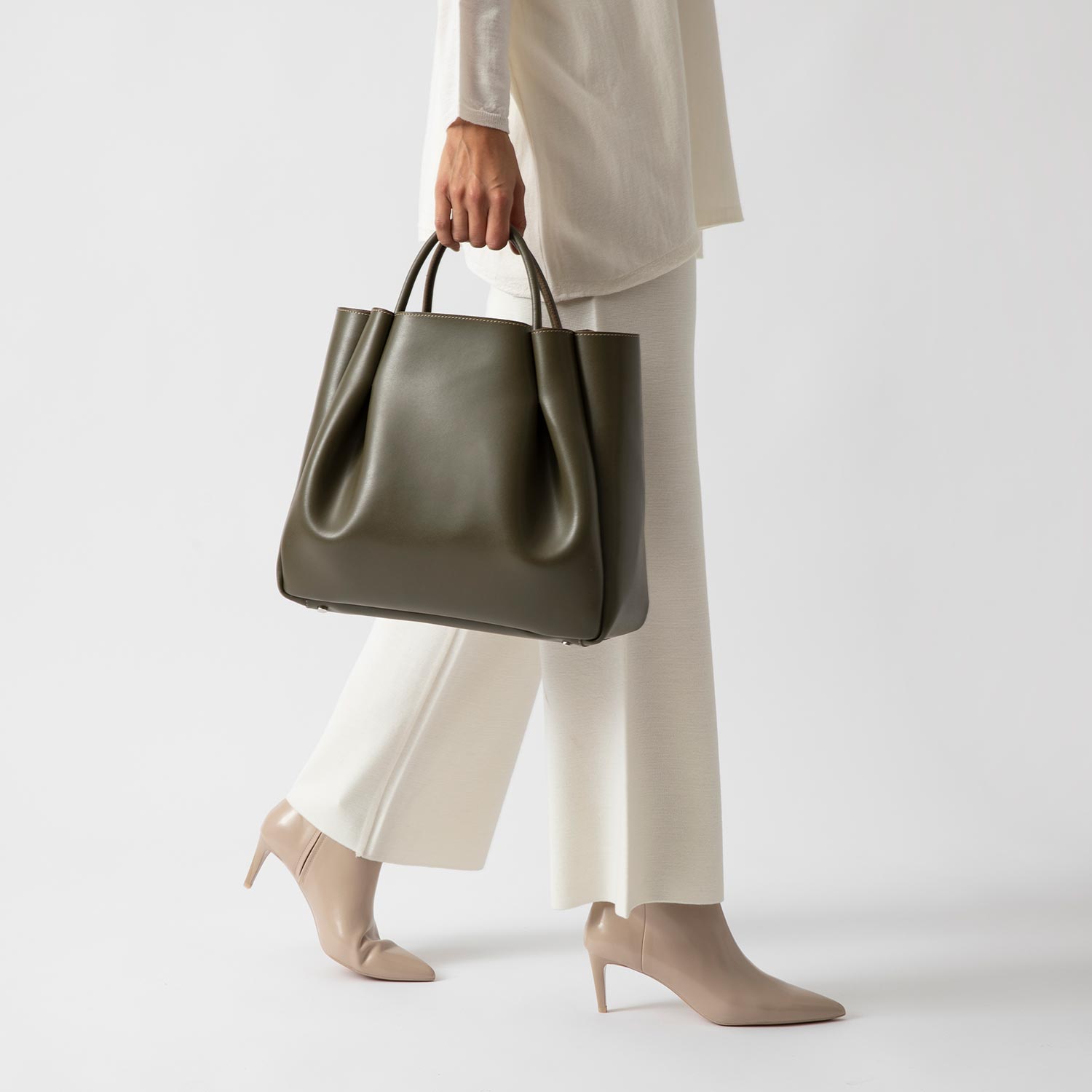 AESTHER-EKME-minimalist-handbag-desgin-danish-style-timeless