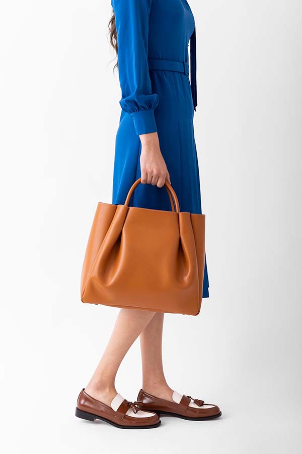 large tan cognac leather tote bag lightweight purse